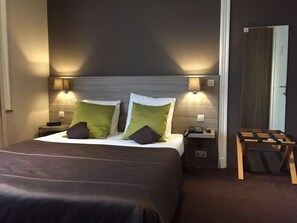 Hypo-allergenic bedding, in-room safe, individually decorated, desk - Hotel Maraboe (Bruges)