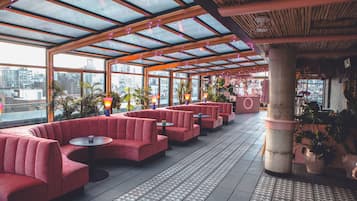 Cocktail bar