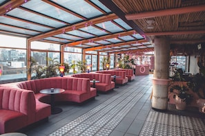 Cocktail bar
