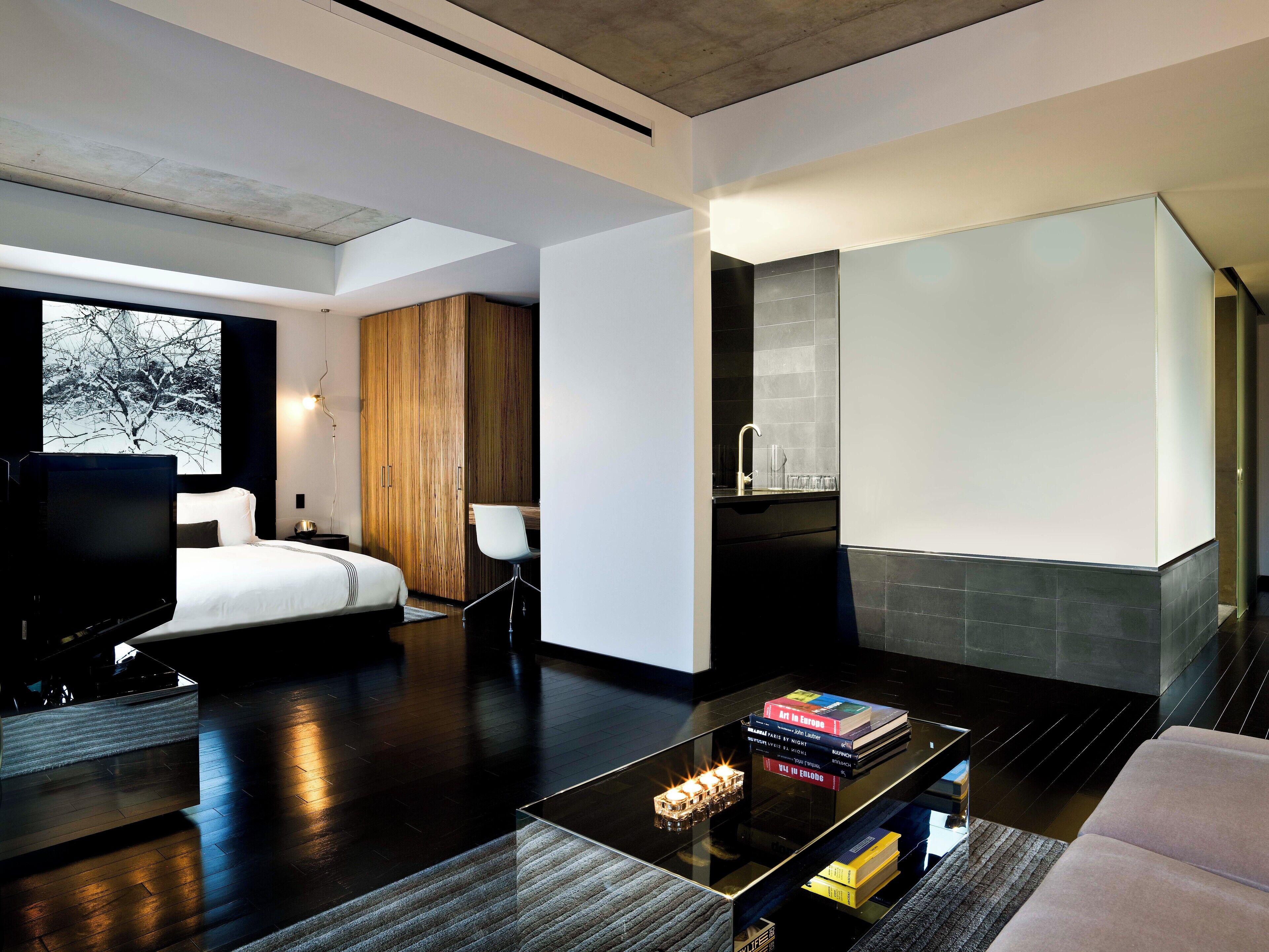 이집트산 면 시트, 고급 침구, 미니바, 객실 내 금고