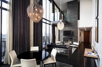 Egyptian cotton sheets, premium bedding, minibar, in-room safe at SIXTY Lower East Side