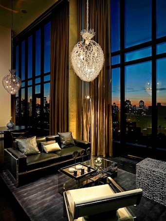 Egyptian cotton sheets, premium bedding, minibar, in-room safe. SIXTY Lower East Side
