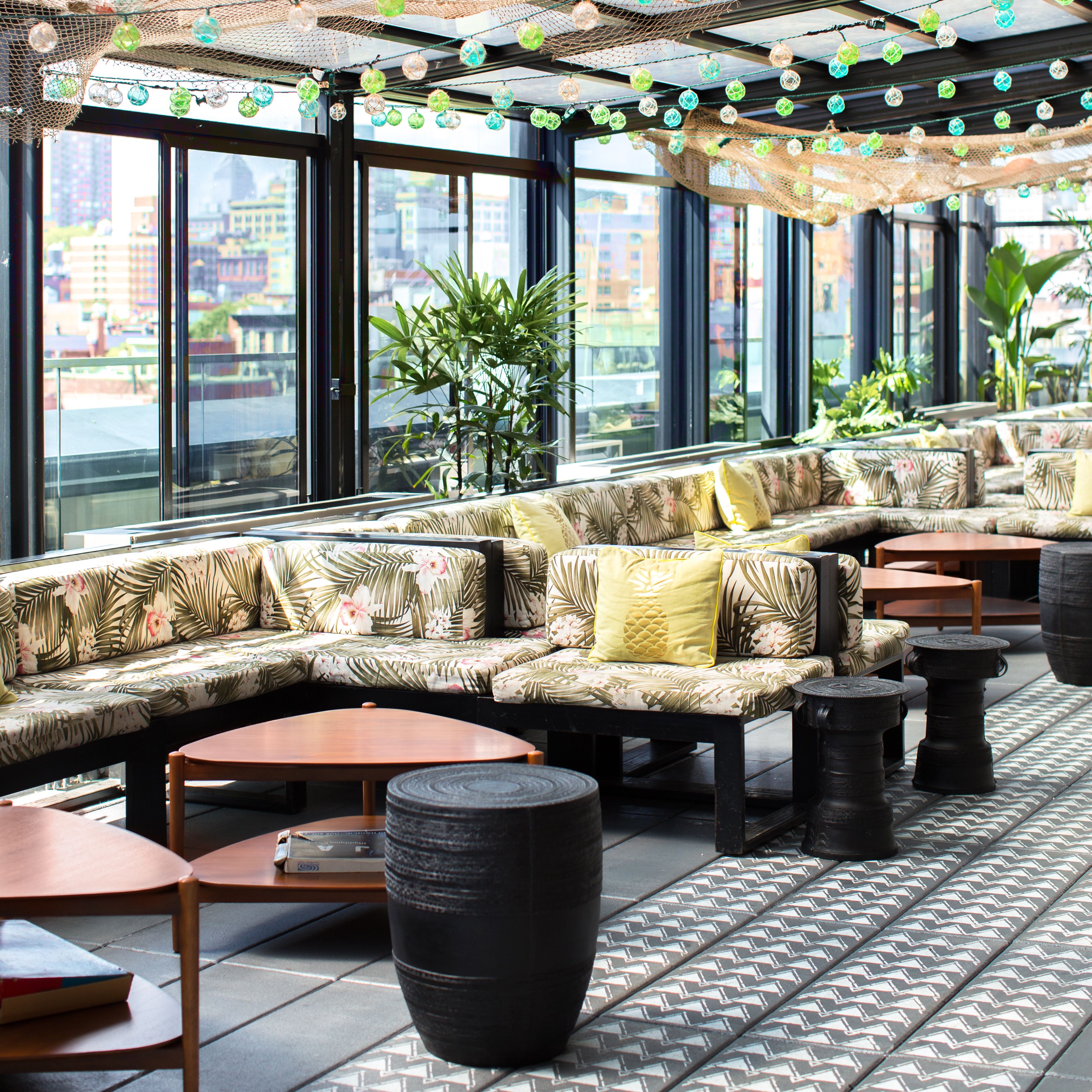 3 bars/lounges, cocktailbar