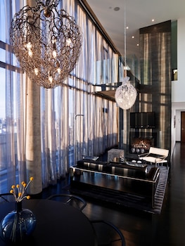 Egyptian cotton sheets, premium bedding, minibar, in-room safe at SIXTY Lower East Side