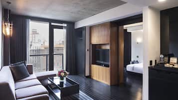 King Suite | Egyptian cotton sheets, premium bedding, minibar, in-room safe