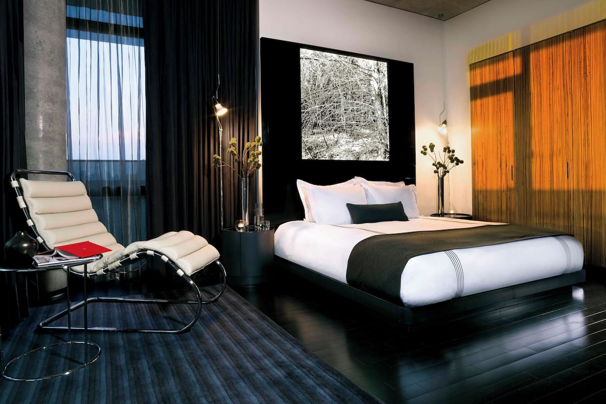 Egyptian cotton sheets, premium bedding, minibar, in-room safe