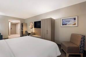 Premium bedding, pillowtop beds, in-room safe, desk - Comfort Suites Lexington (Lexington)
