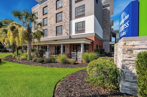 Exterior - Comfort Suites Lexington (Lexington)