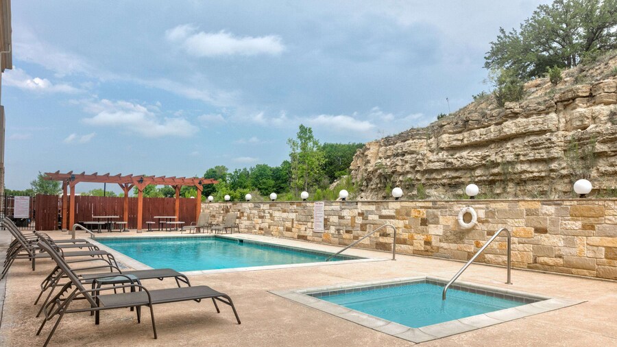 Baymont Inn & Suites by Wyndham Glen Rose