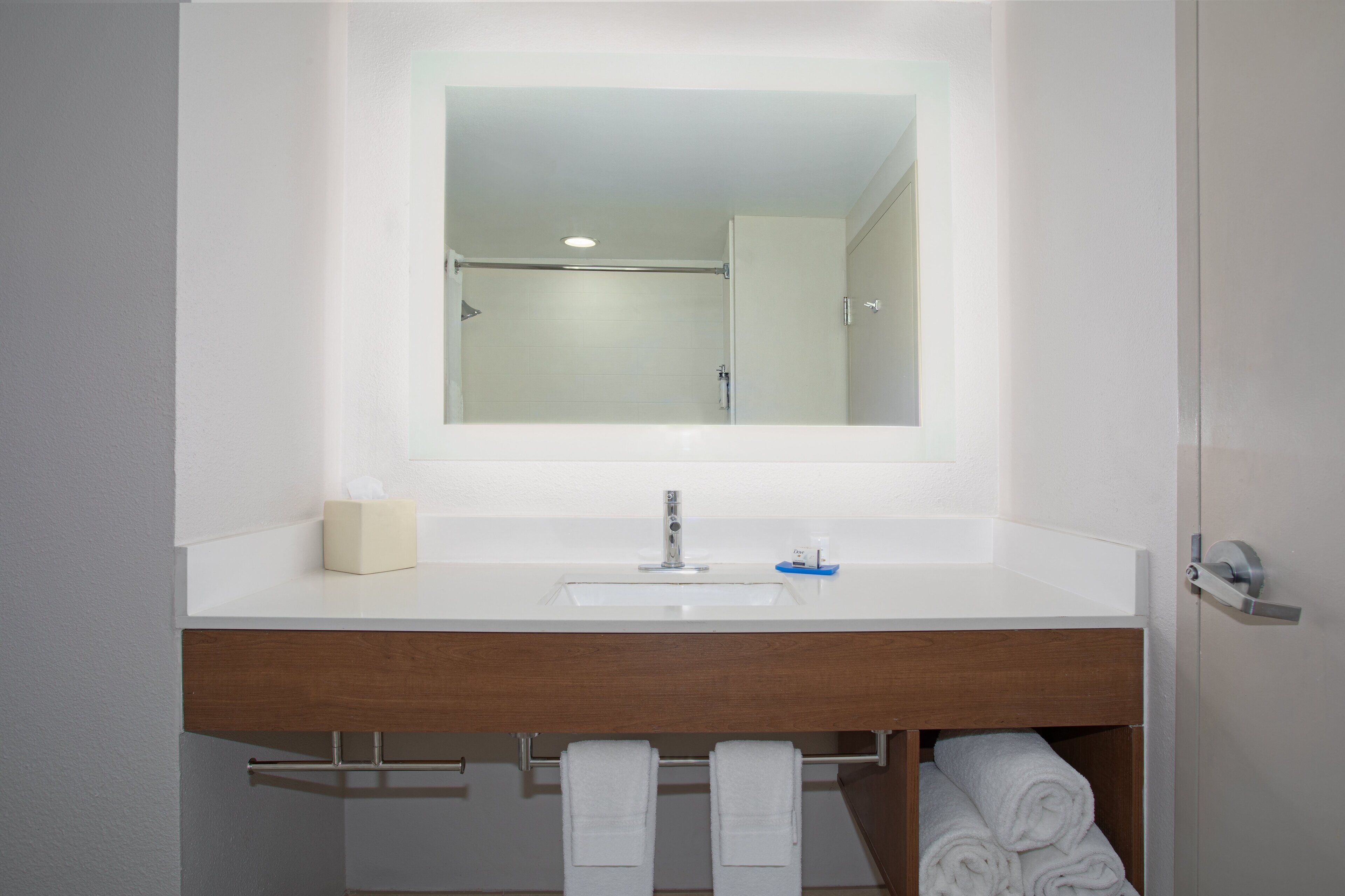 combined shower/bathtub, free toiletries, hair dryer, towels