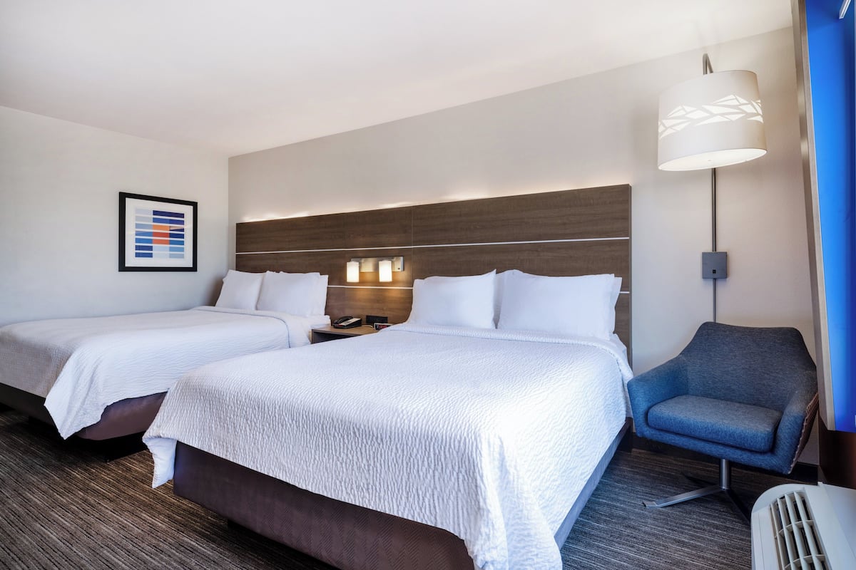 セーフティボックス (室内)、デスク、アイロン / アイロン台、ベビーベッド (無料)