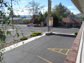 Property grounds - Interstate 8 Motel (Lakeview)