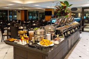 Der serveres morgenmad, frokost og aftensmad