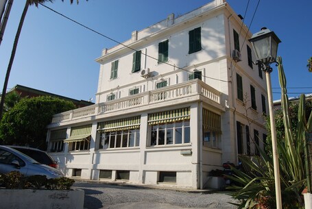 Exterior. Villa La Brise