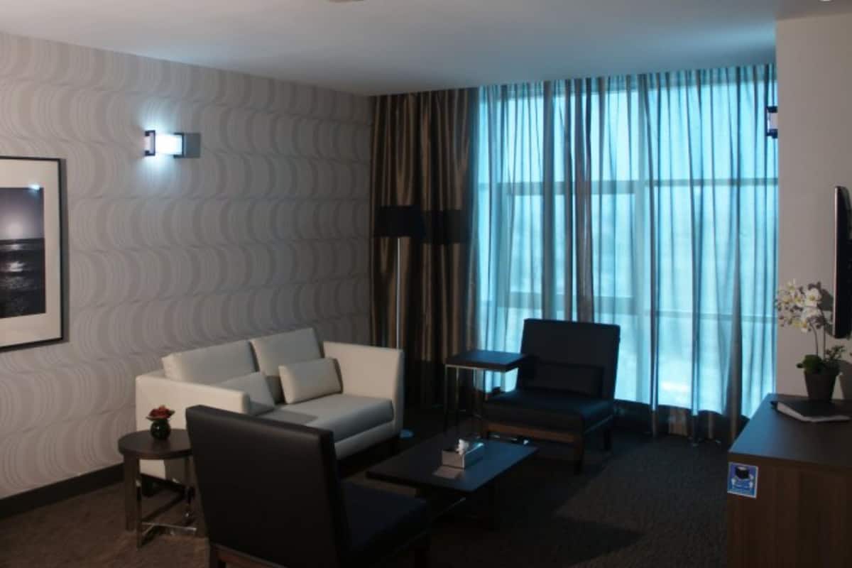 Premium bedding, minibar, in-room safe, desk