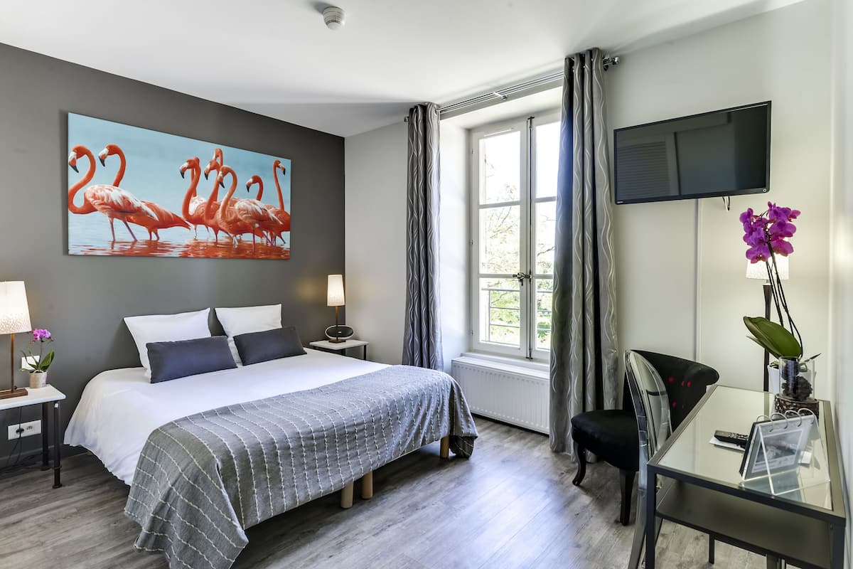Comfort Double Room | Desk, soundproofing, iron/ironing board, cribs (surcharge)