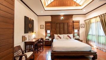 Premier Room, Non Smoking | 1 bedroom, in-room safe, individually decorated, individually furnished