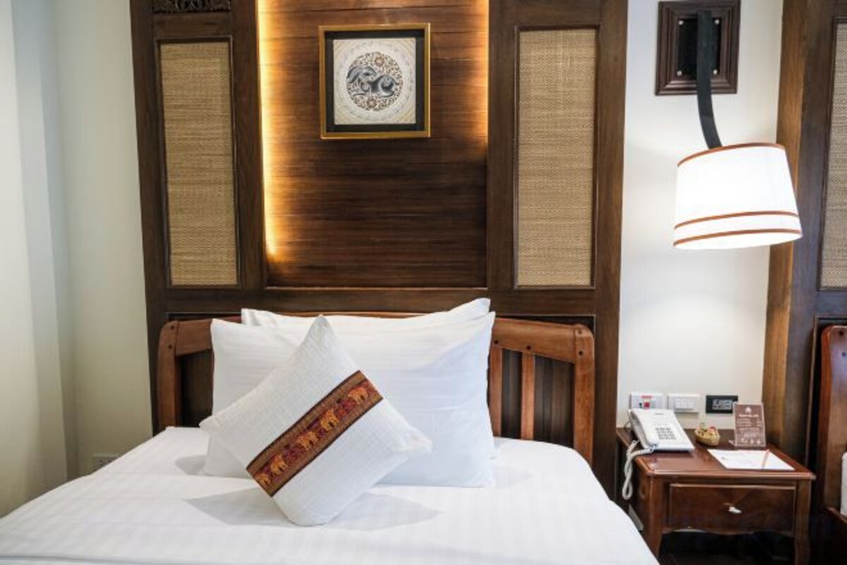 1 bedroom, in-room safe, desk, soundproofing