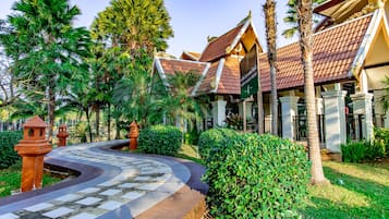 Superior Room | 1 bedroom, in-room safe, individually decorated, individually furnished
