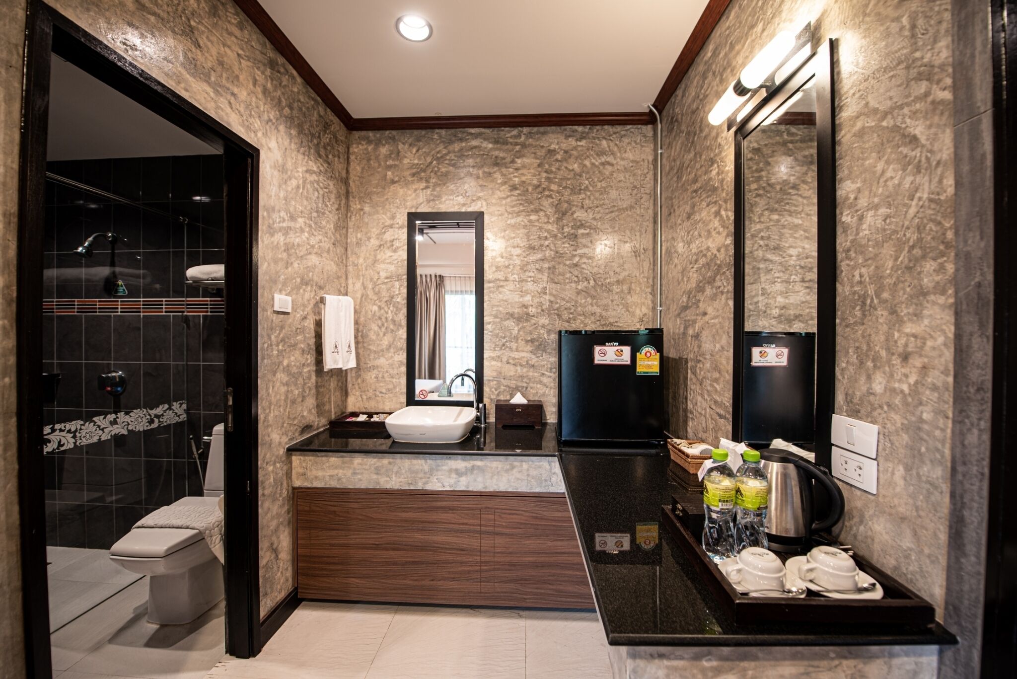 1 bedroom, in-room safe, individually decorated, individually furnished