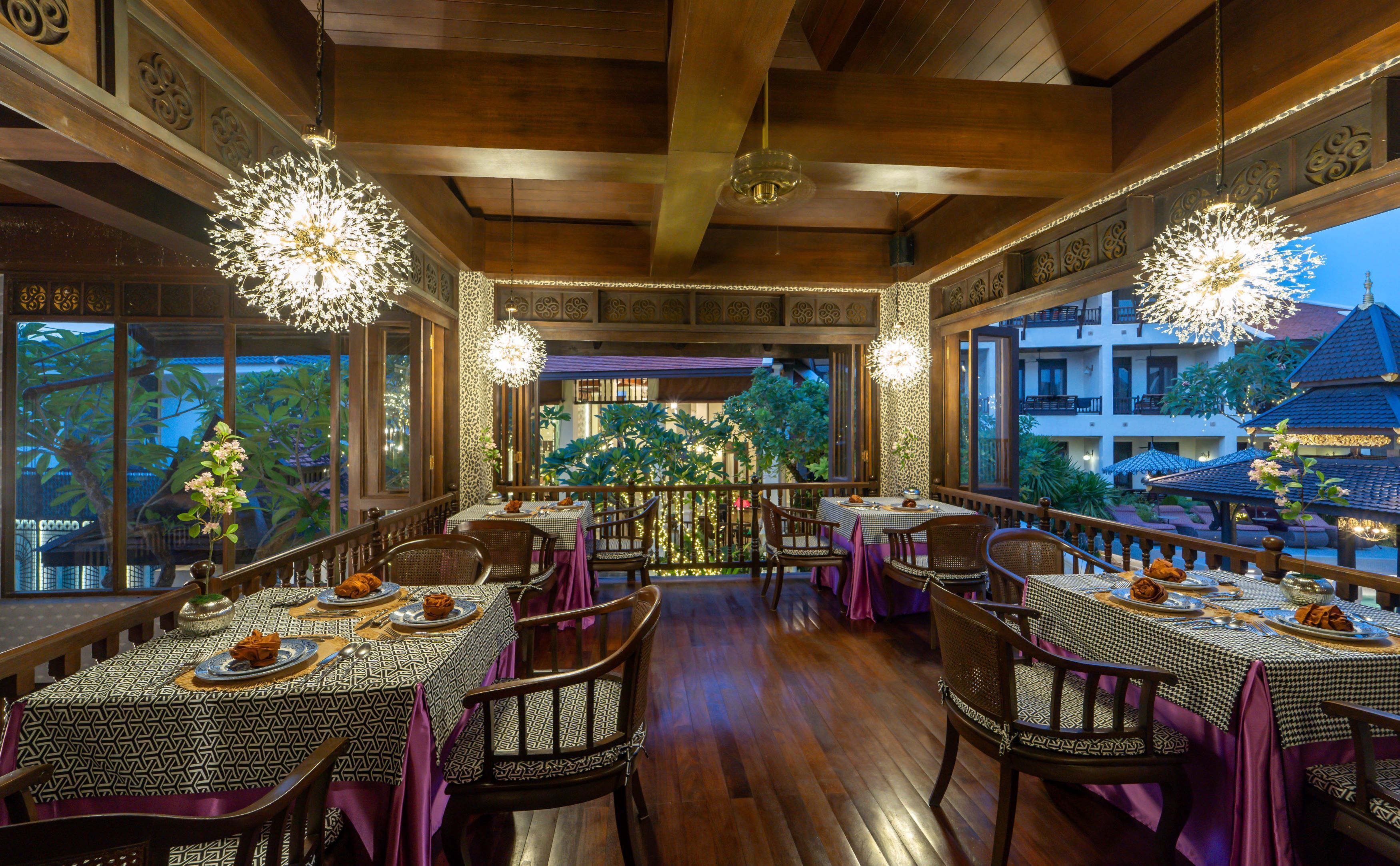 Se sirven desayunos, almuerzos y cenas; cocina tailandesa