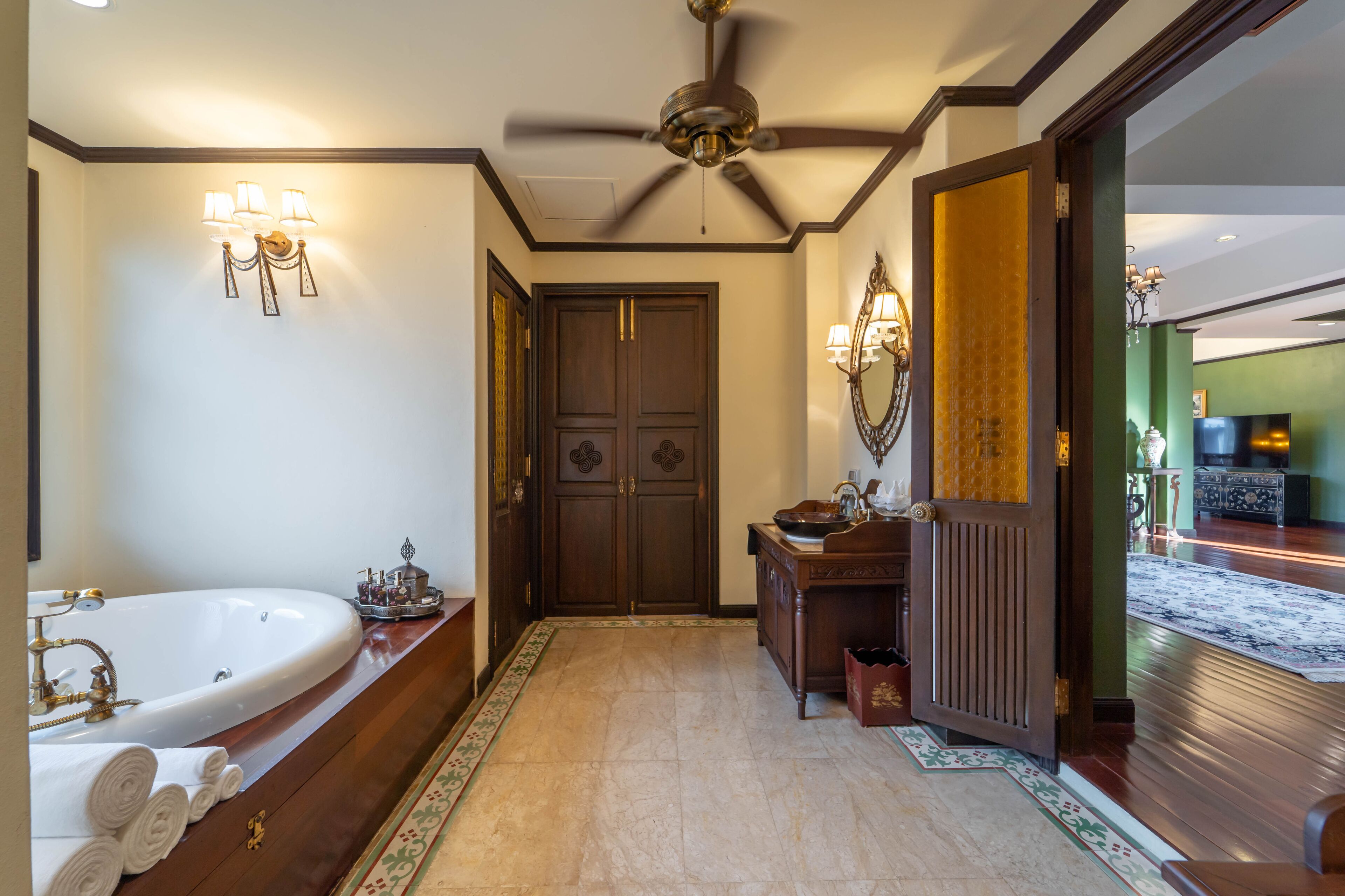 puripunn grand suite | bathroom amenities | combined shower/bathtub, rainfall showerhead, designer toiletries