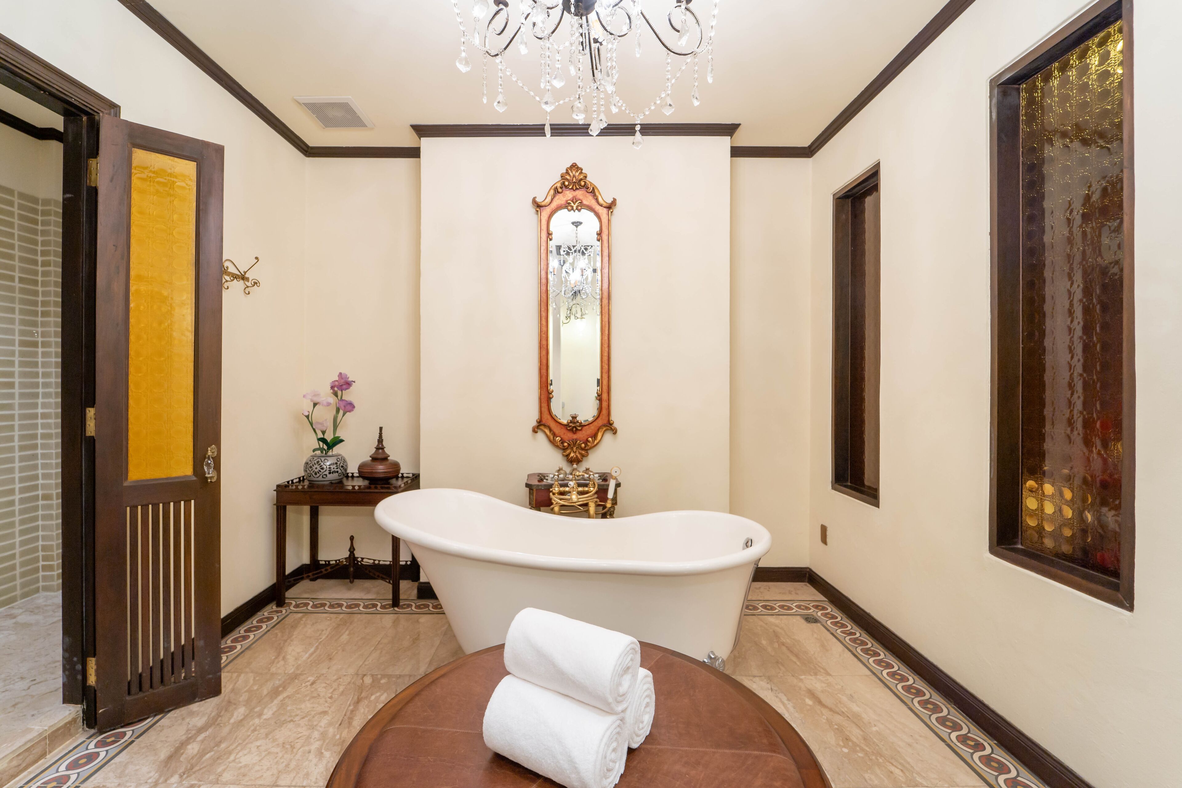 baby suite 207 | bathroom | combined shower/bathtub, rainfall showerhead, designer toiletries