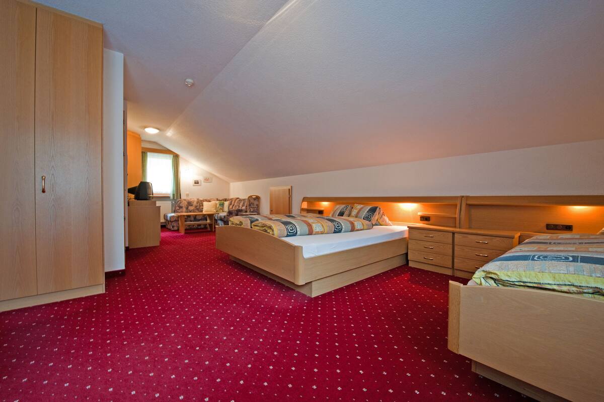 Familierom | Safe på rommet, skrivebord, barnesenger og wi-fi (inkludert)