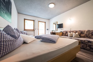 In-room safe, desk, cots/infant beds, free WiFi
