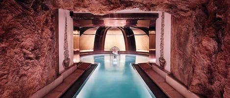 Sauna, hot tub, steam room, body treatments, hot stone massages