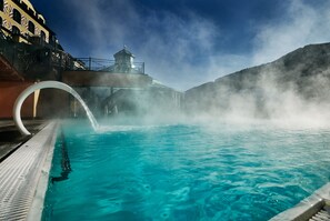 Sauna, tina de hidromasaje, baño de vapor y tratamientos corporales