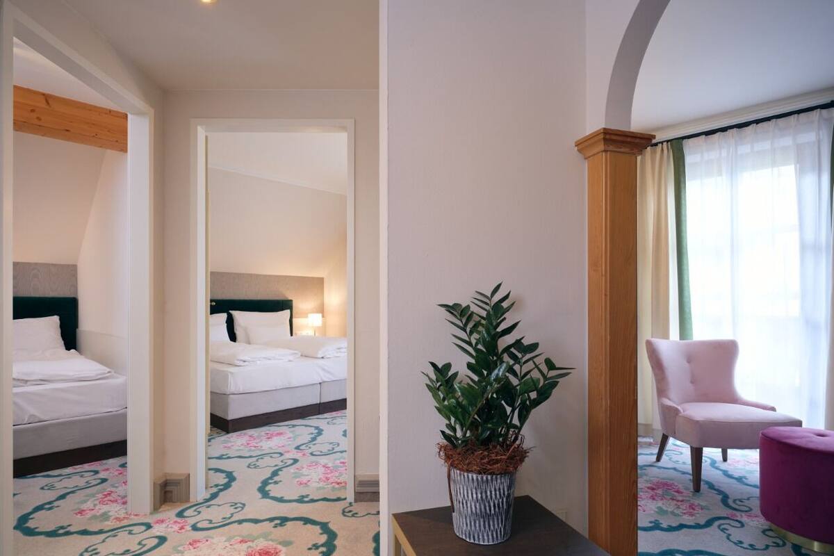 family room, 2 bedrooms | living area | flat-screen tv