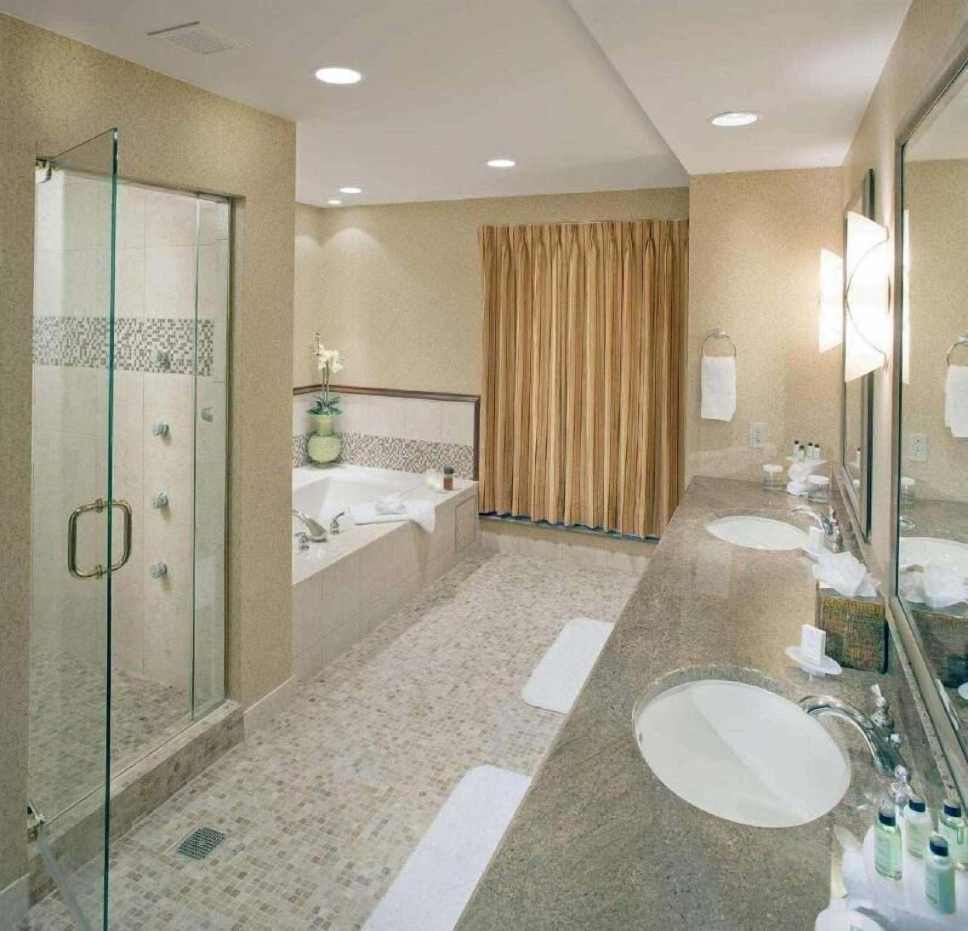 Baño | Amenidades de baño gratuitas, secadora de cabello, toallas, jabón 