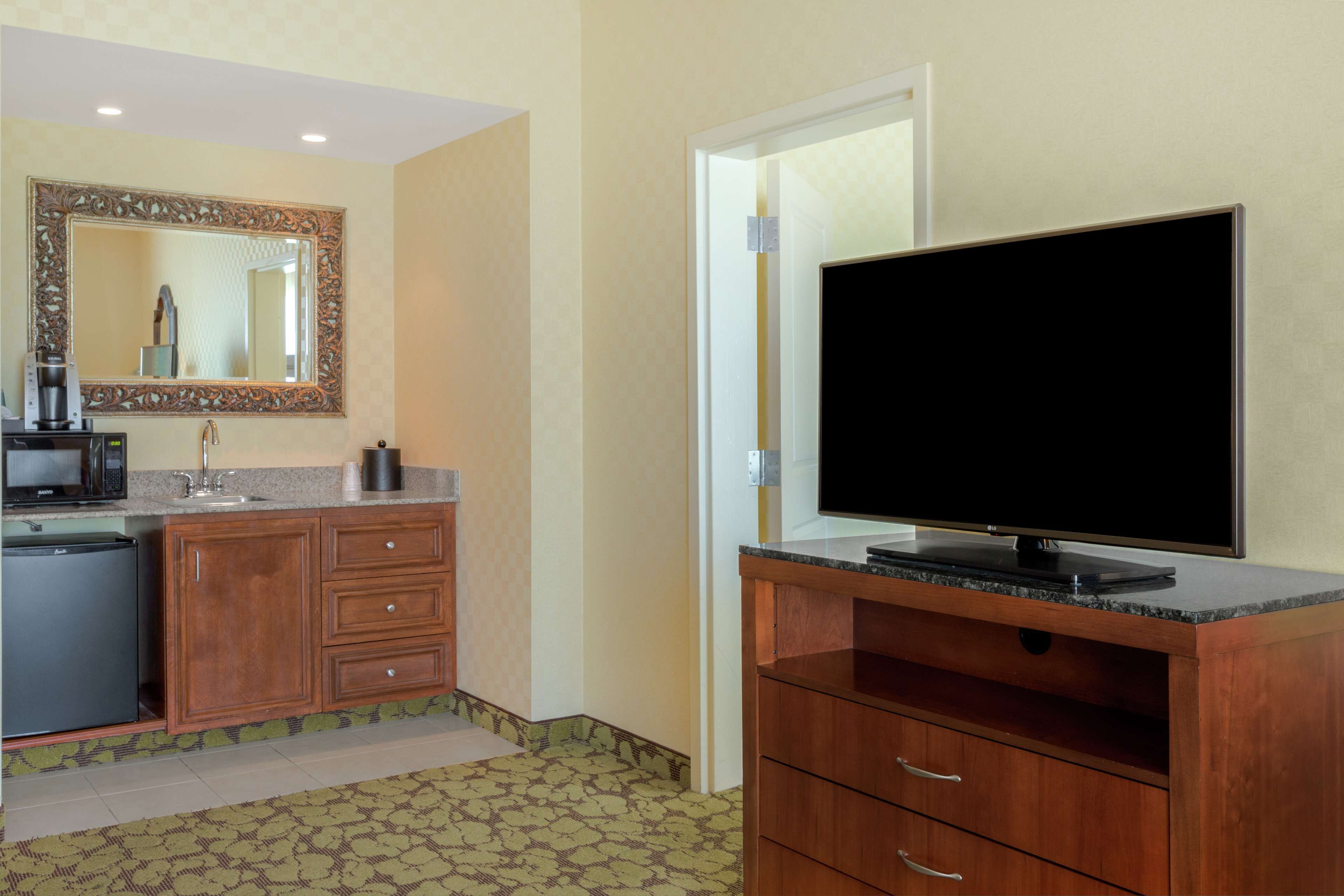 suite, 1 king bed | private kitchen | fridge, microwave, coffee/tea maker
