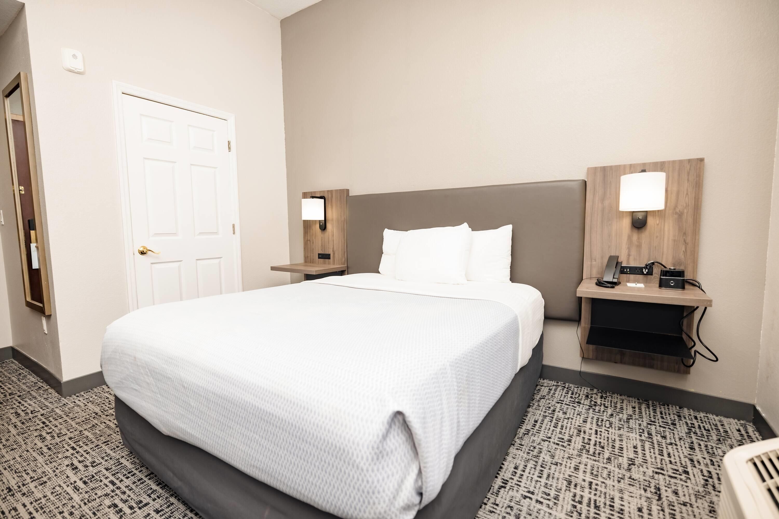 Quarto, 1 cama Queen, para não fumantes | Roupas de cama premium, escrivaninha, espaço de trabalho para notebook