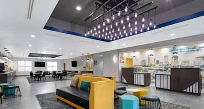 La Quinta Inn & Suites by Wyndham Tampa Central