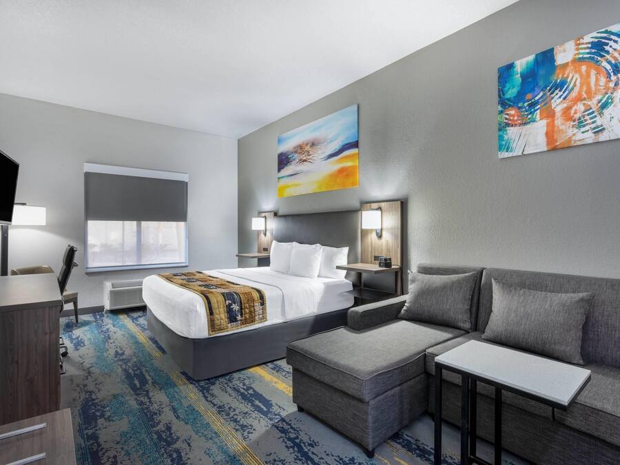 Junior Suite, 1 King Bed, Non Smoking | Premium bedding, desk, laptop workspace, iron/ironing board