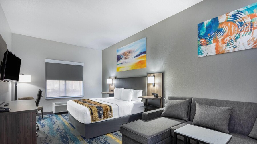 La Quinta Inn & Suites by Wyndham Tampa Central