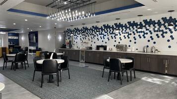 Gratis komplett frukost på vardagar