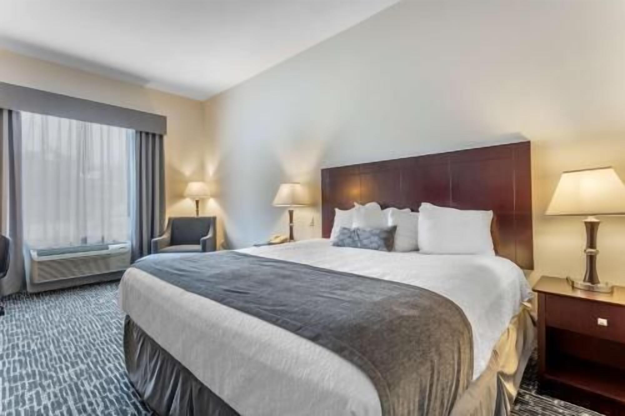 Premium bedding, pillowtop beds, in-room safe, desk