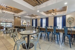 Free daily buffet breakfast - Best Western Sugarland Inn (Sugar Land)