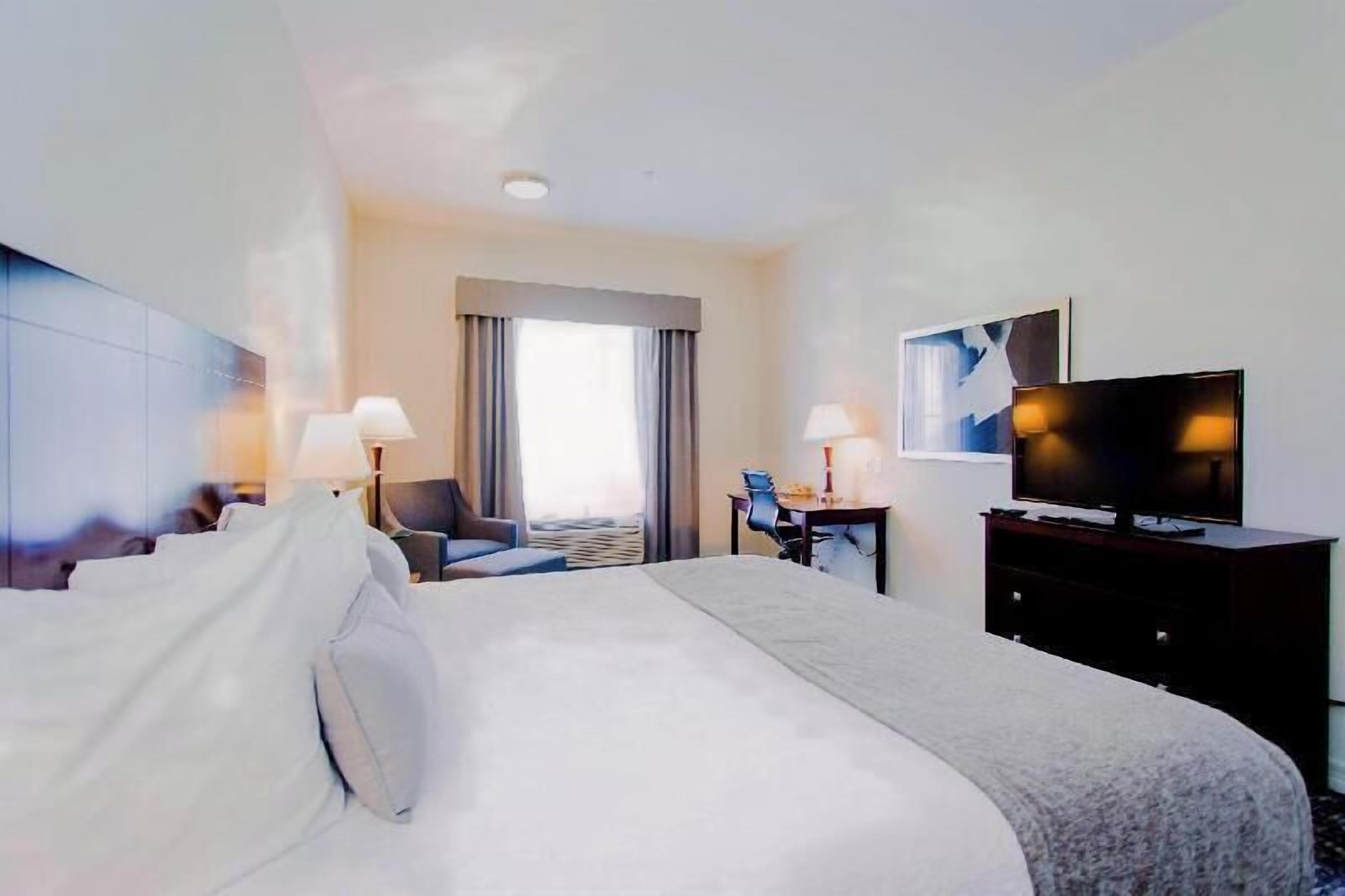 Premium bedding, pillowtop beds, in-room safe, desk