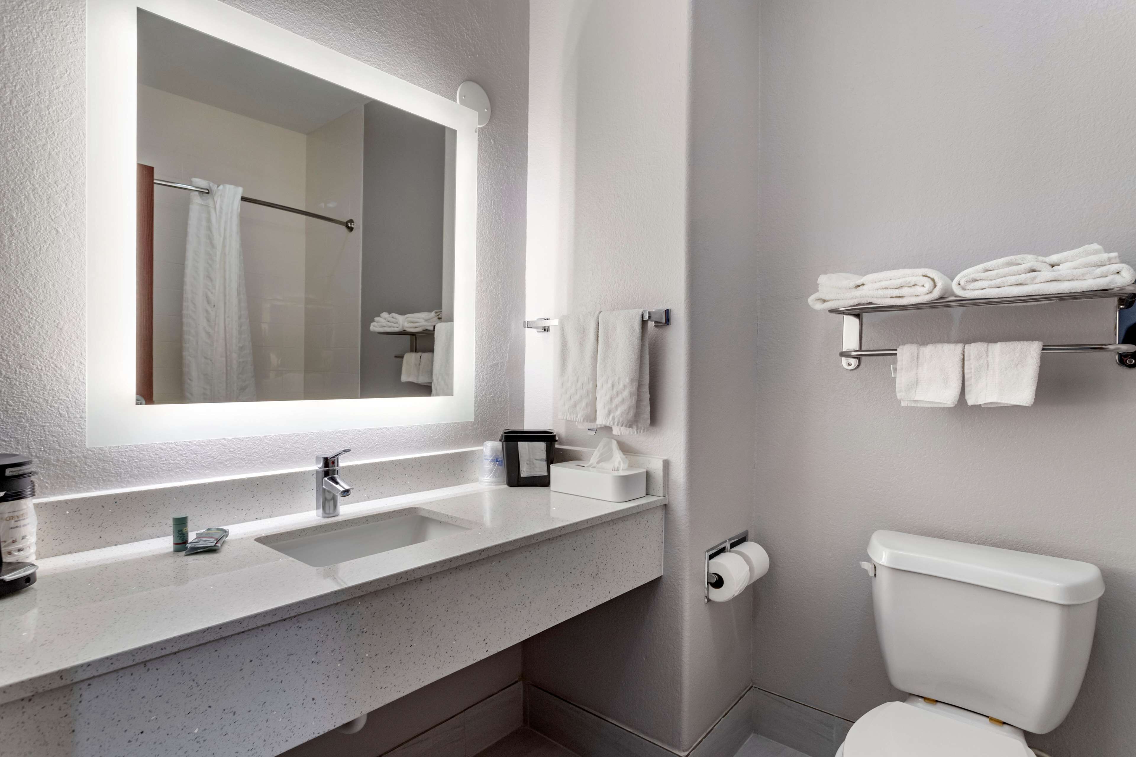 hydromassage showerhead, free toiletries, hair dryer, towels