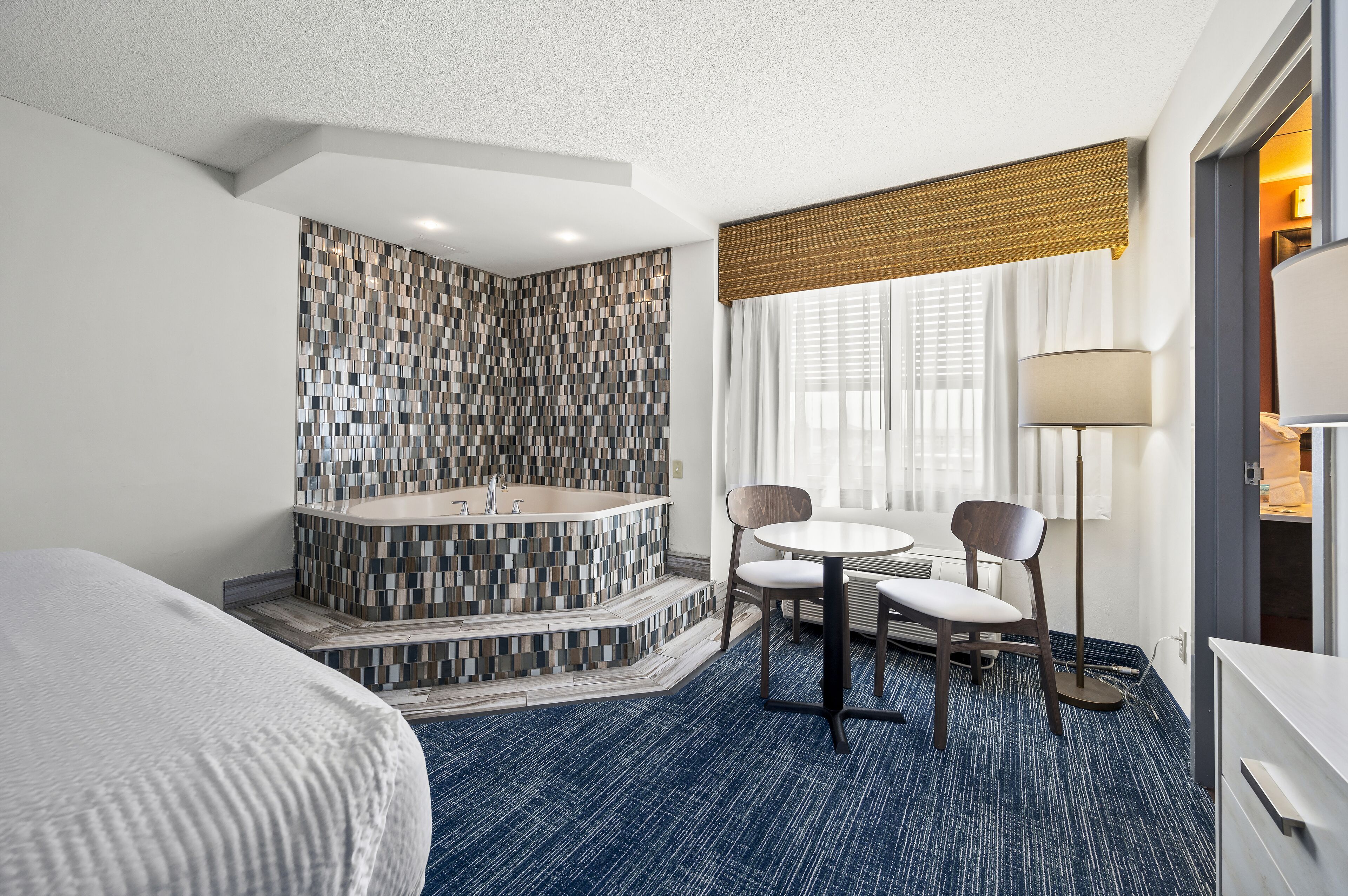 Single Room, 1 King Bed, Jetted Tub | In-room safe, desk, blackout curtains, iron/ironing board