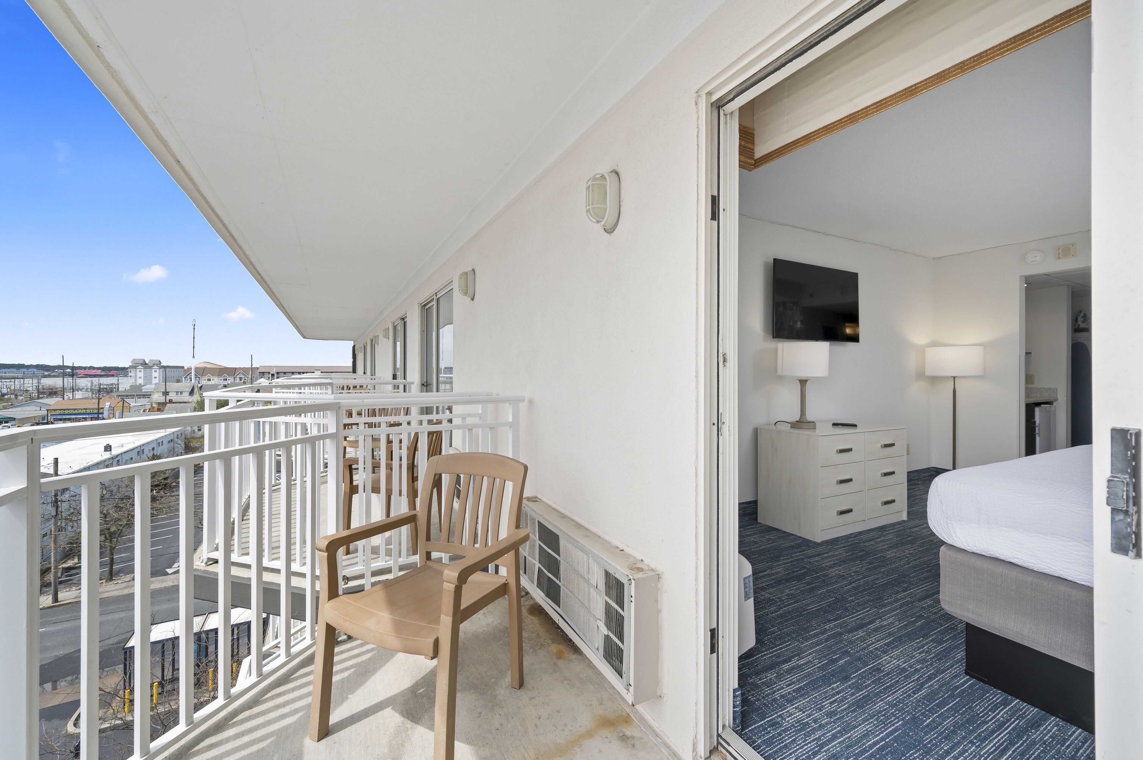 Single Room, 1 King Bed, Jetted Tub, City View | In-room safe, desk, blackout drapes, iron/ironing board