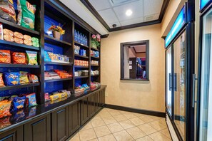 Snack bar - Hampton Inn & Suites Waco-South (Waco)