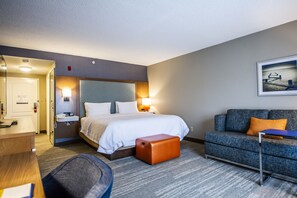One king bed non smoking | Premium bedding, in-room safe, iron/ironing board, free cots/infant beds - Hampton Inn South Kingstown - Newport Area (South Kingstown)