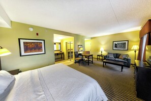 Studio, 1 King Bed, Non Smoking