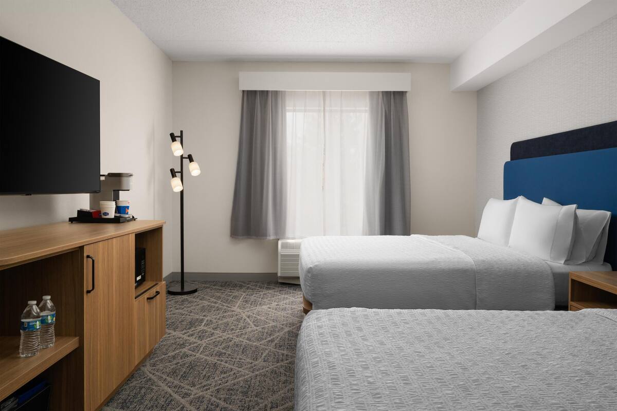 Suite, 2 Queen Beds, Non Smoking