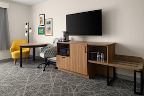 Room, 1 King Bed, Accessible, Non Smoking | Desk, blackout curtains, iron/ironing board, free cots/infant beds - Hampton Inn & Suites Chadds Ford (Glen Mills)